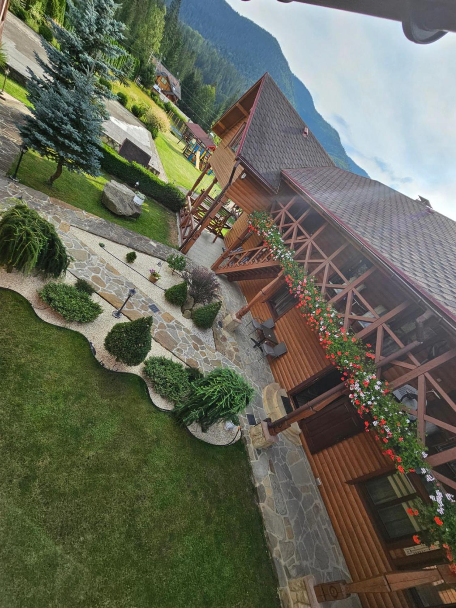 Guesthouse Kolo Druziv 타타리브 외부 사진