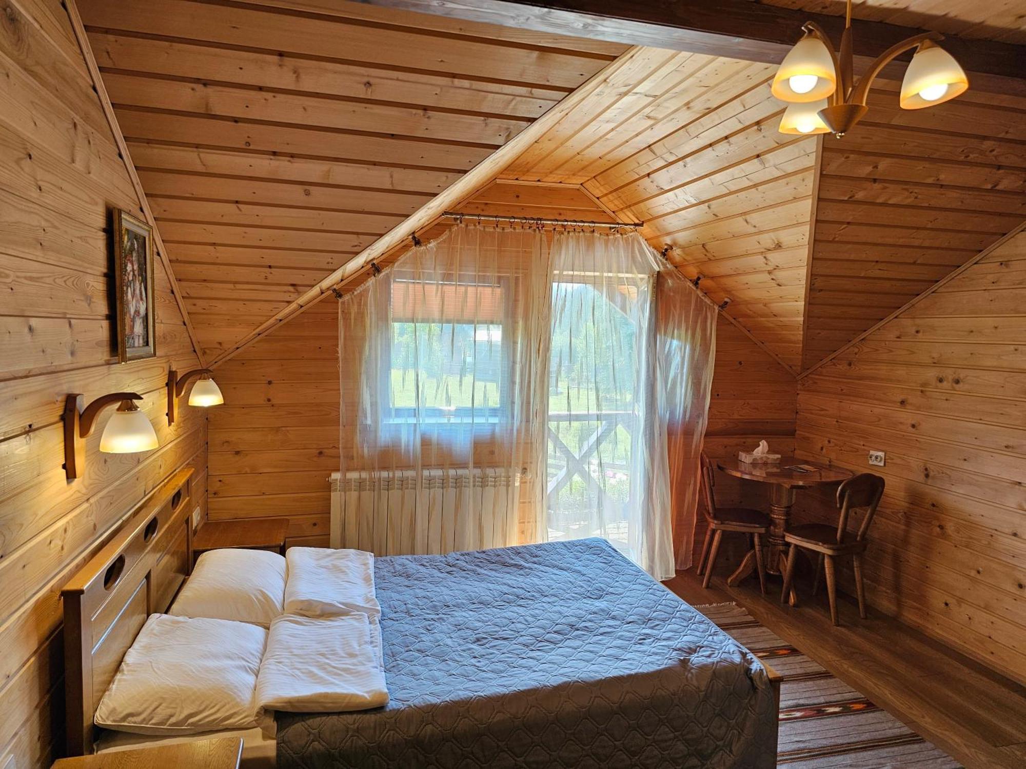 Guesthouse Kolo Druziv 타타리브 외부 사진